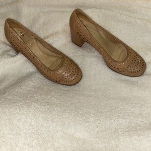 Aerosoles heel rest light Brown chunky heels